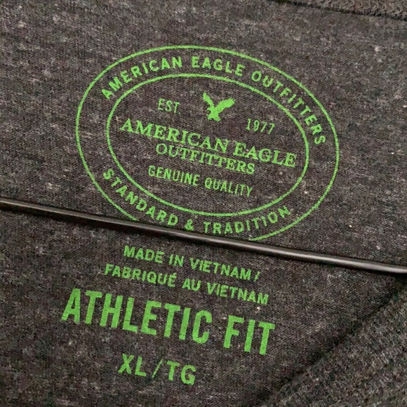 American Eagle T-shirt - Picture 2 of 4